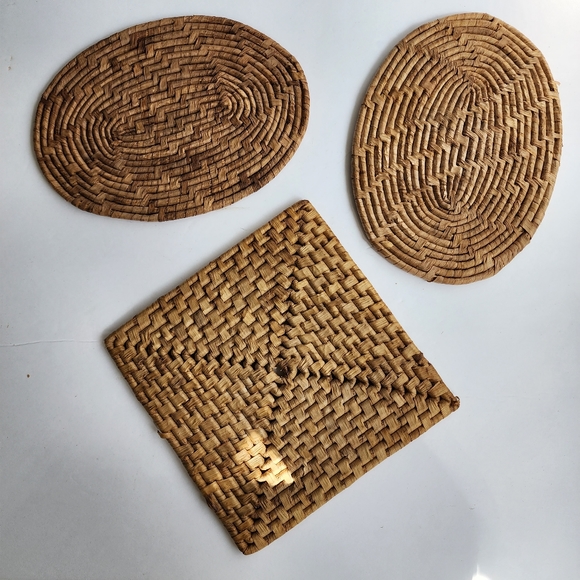 (3) vintage woven rattan rafia trivets - Picture 3 of 7